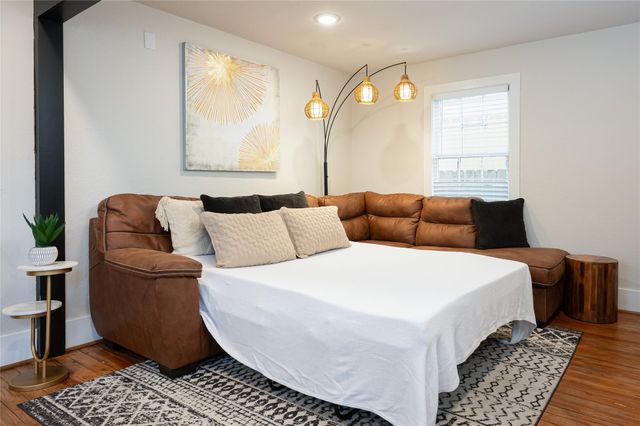 1021 Sealy Street, Galveston, TX 77550