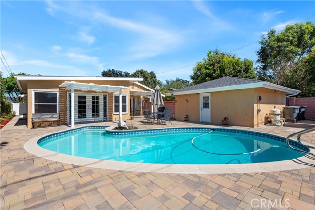 1116 W 21st Street, Santa Ana, CA 92706