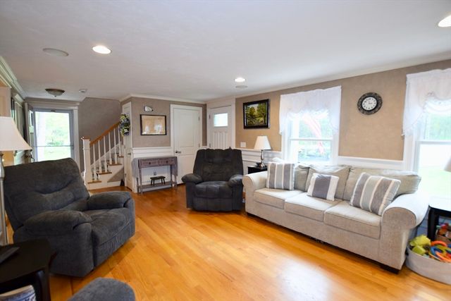 267 Oak St, Halifax, MA 02338