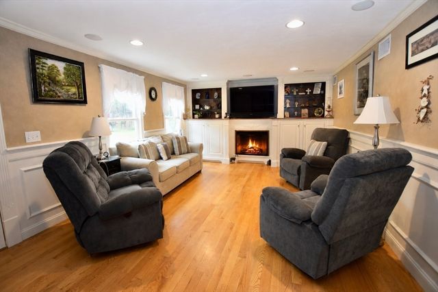 267 Oak St, Halifax, MA 02338