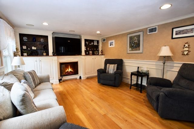 267 Oak St, Halifax, MA 02338