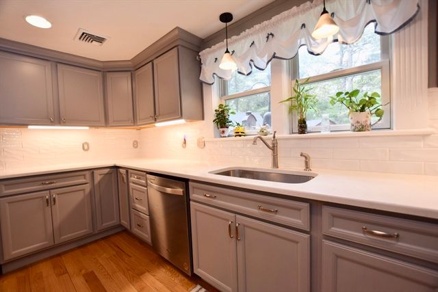 267 Oak St, Halifax, MA 02338