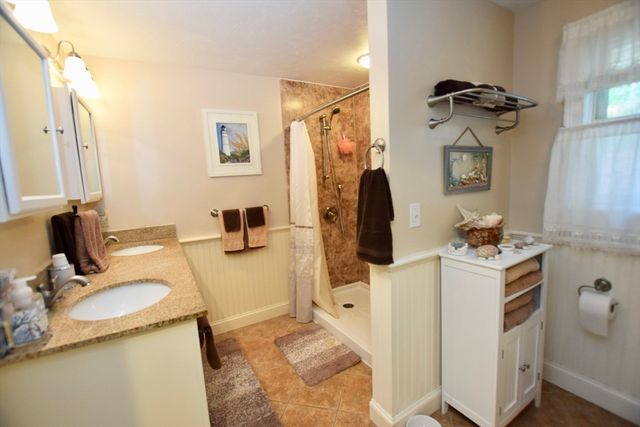 267 Oak St, Halifax, MA 02338