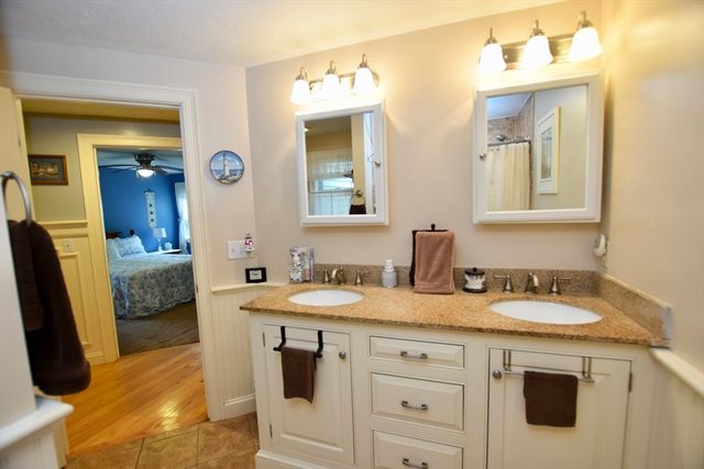 267 Oak St, Halifax, MA 02338