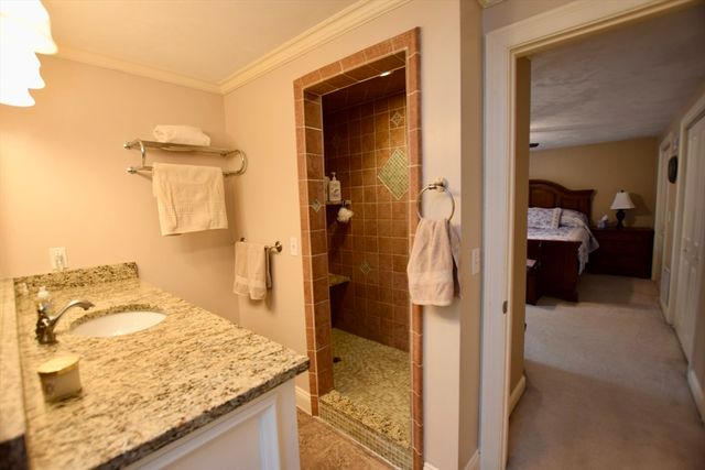 267 Oak St, Halifax, MA 02338