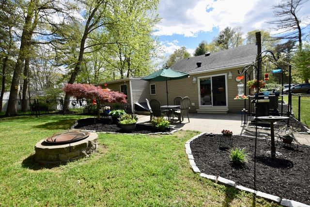 267 Oak St, Halifax, MA 02338