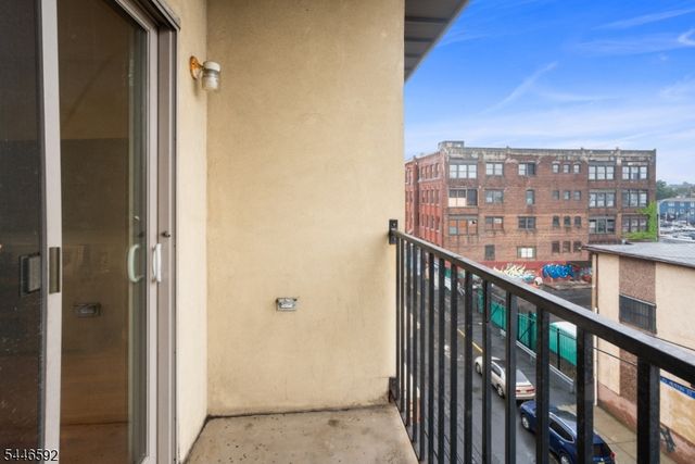 15 Tichenor Ln 403, Newark City, NJ 07114