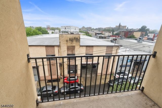 15 Tichenor Ln 403, Newark City, NJ 07114