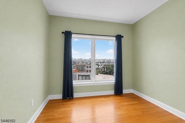 15 Tichenor Ln 403, Newark City, NJ 07114