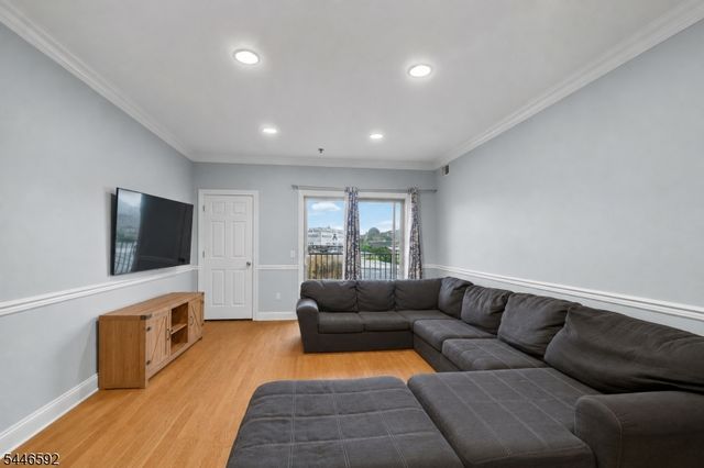 15 Tichenor Ln 403, Newark City, NJ 07114