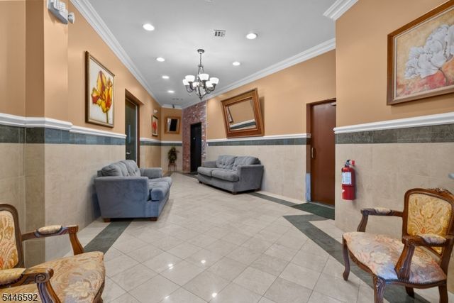 15 Tichenor Ln 403, Newark City, NJ 07114