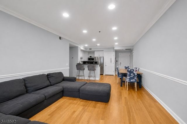 15 Tichenor Ln 403, Newark City, NJ 07114