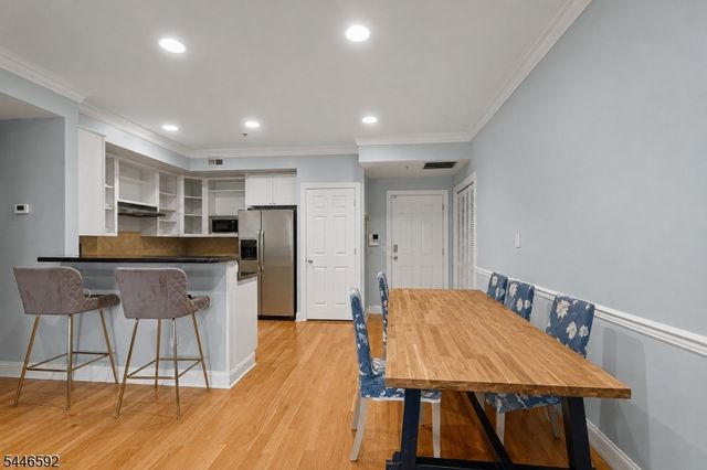 15 Tichenor Ln 403, Newark City, NJ 07114