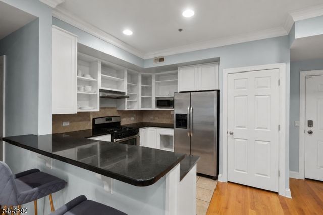 15 Tichenor Ln 403, Newark City, NJ 07114