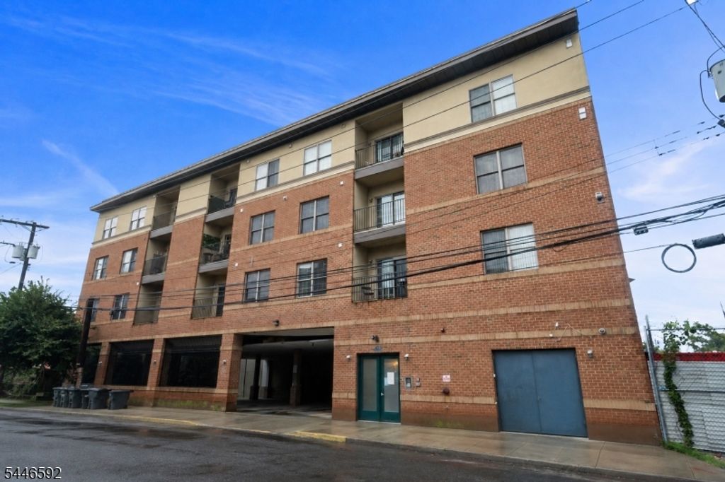 15 Tichenor Ln 403, Newark City, NJ 07114