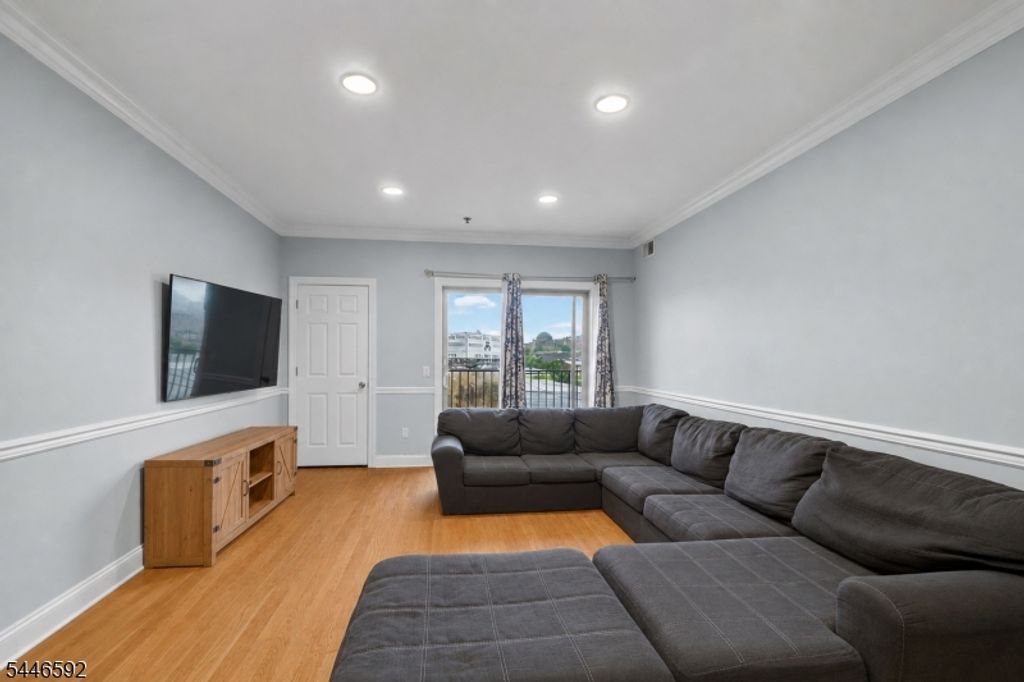15 Tichenor Ln 403, Newark City, NJ 07114 — photo 2