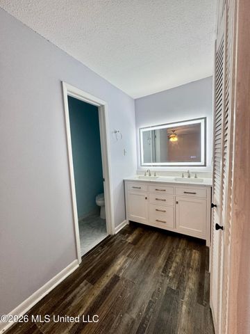 1315 Sussex Drive, Ocean Springs, MS 39564