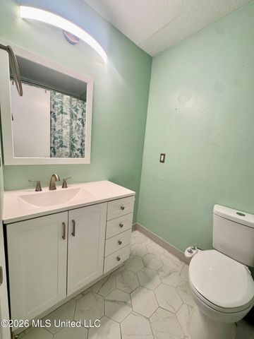 1315 Sussex Drive, Ocean Springs, MS 39564