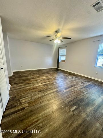 1315 Sussex Drive, Ocean Springs, MS 39564