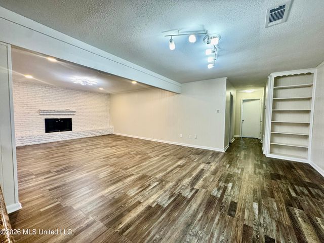 1315 Sussex Drive, Ocean Springs, MS 39564