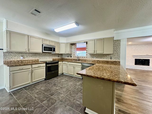 1315 Sussex Drive, Ocean Springs, MS 39564