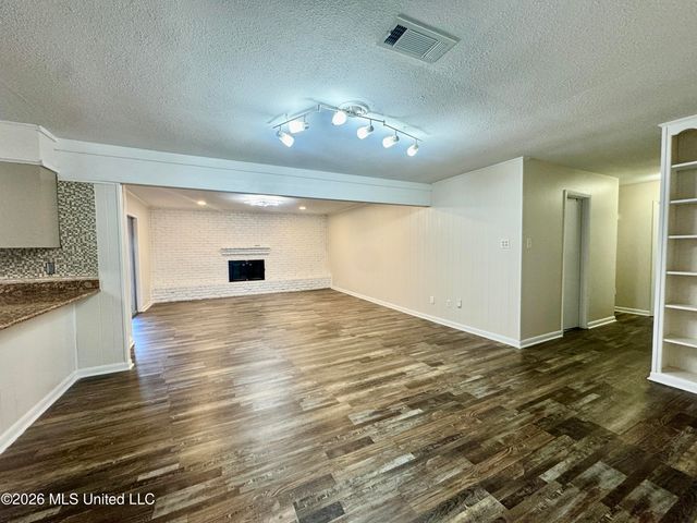 1315 Sussex Drive, Ocean Springs, MS 39564