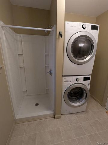 1108 S Grand Traverse Street, Flint, MI 48502
