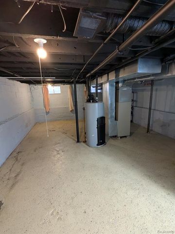 1108 S Grand Traverse Street, Flint, MI 48502
