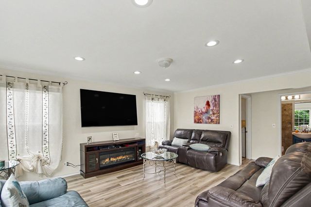 1709 Liberty Court, Mount Prospect, IL 60056