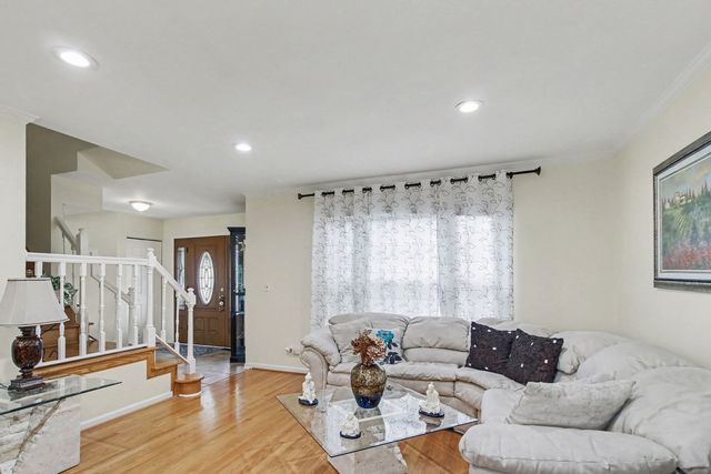 1709 Liberty Court, Mount Prospect, IL 60056