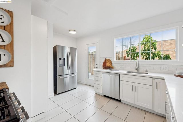 2745 2745 Maxwell Ave, Oakland, CA 94619