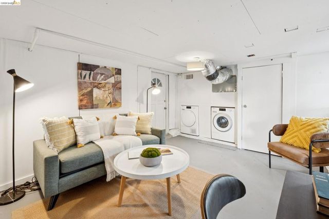 2745 2745 Maxwell Ave, Oakland, CA 94619