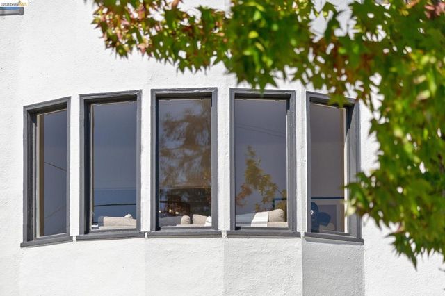 2745 2745 Maxwell Ave, Oakland, CA 94619