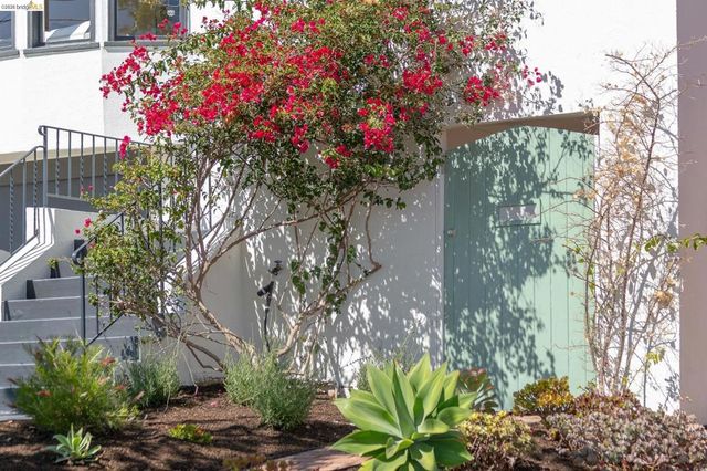 2745 2745 Maxwell Ave, Oakland, CA 94619