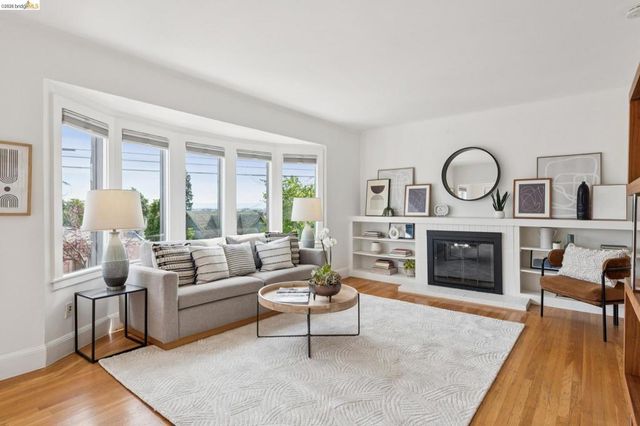 2745 2745 Maxwell Ave, Oakland, CA 94619