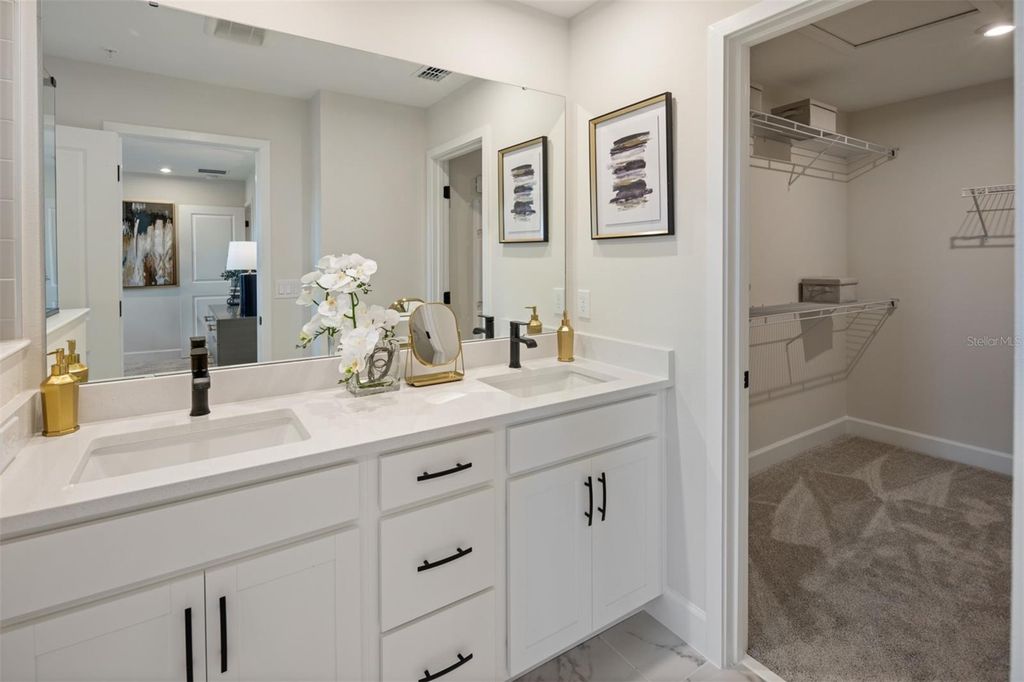 Image 13 of property listing at 2955 CAMELLIA FLOWER STREET, Apopka, FL 32703