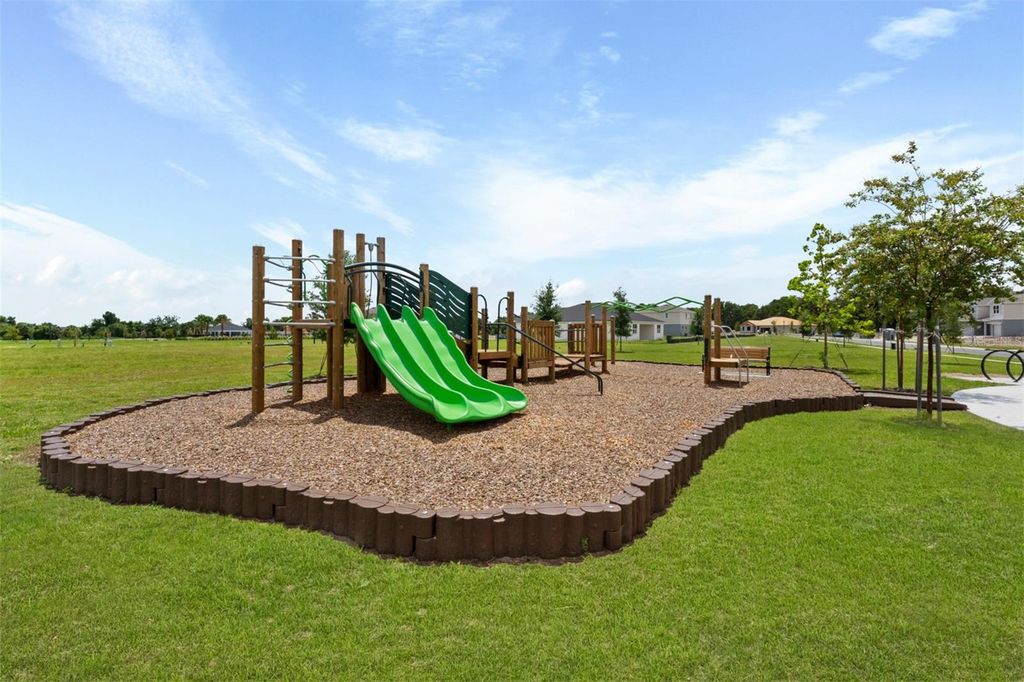 Image 21 of property listing at 2955 CAMELLIA FLOWER STREET, Apopka, FL 32703