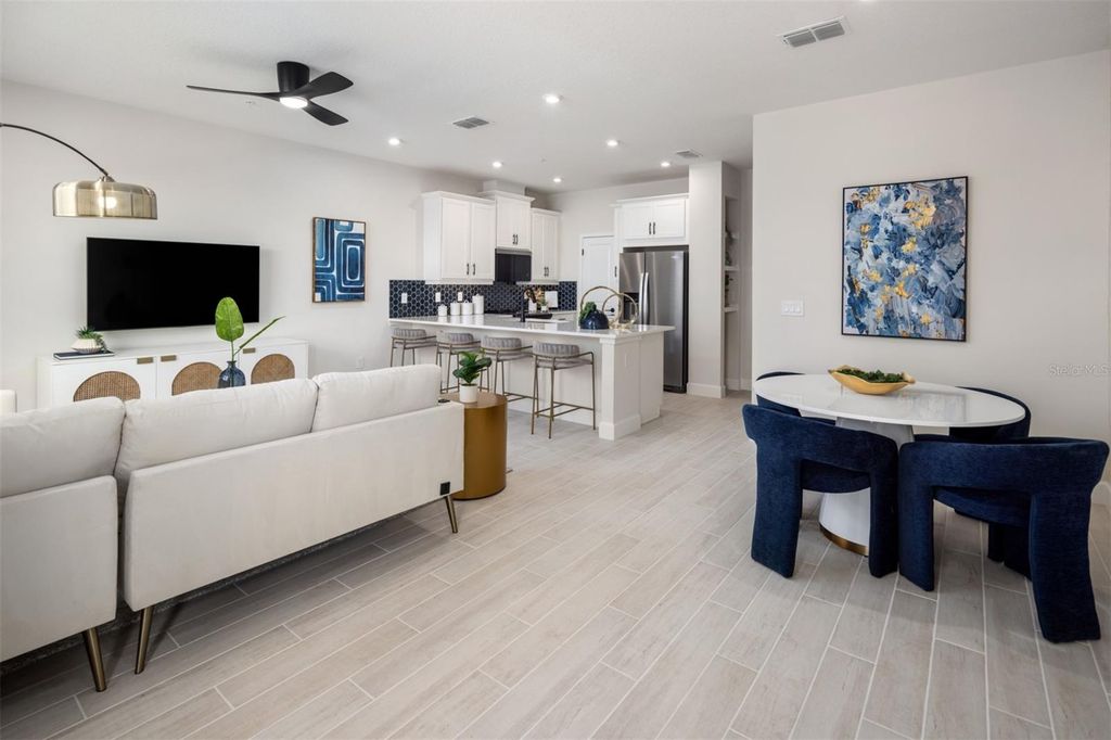 Image 4 of property listing at 2955 CAMELLIA FLOWER STREET, Apopka, FL 32703