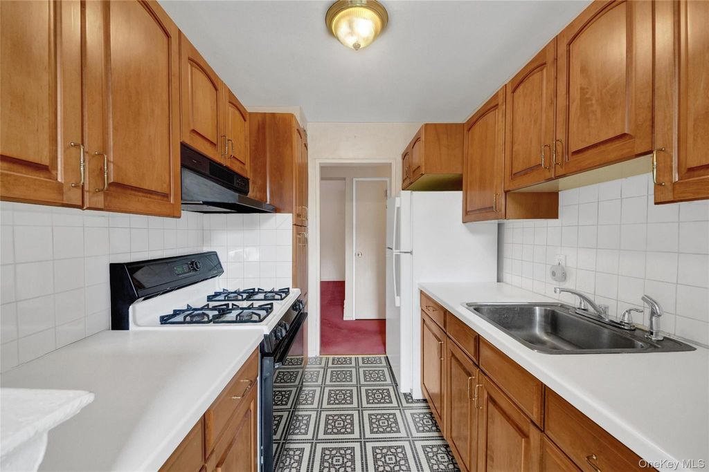 110 DeHaven Drive 416, Yonkers, NY 10703 — photo 3