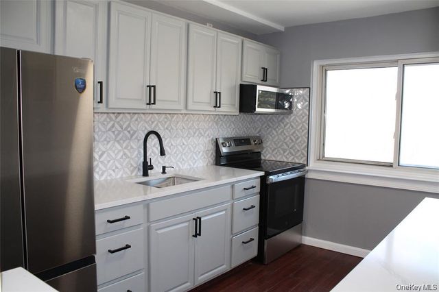 810 Blooming Grove Turnpike 7, New Windsor, NY 12553