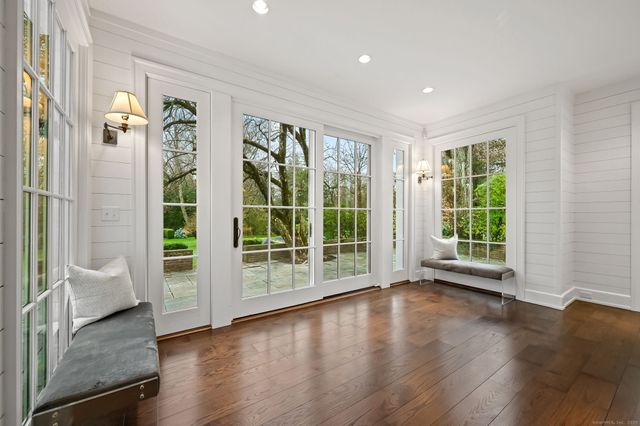 276 Greenley Road, New Canaan, CT 06840