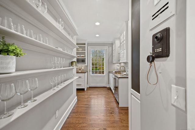 276 Greenley Road, New Canaan, CT 06840