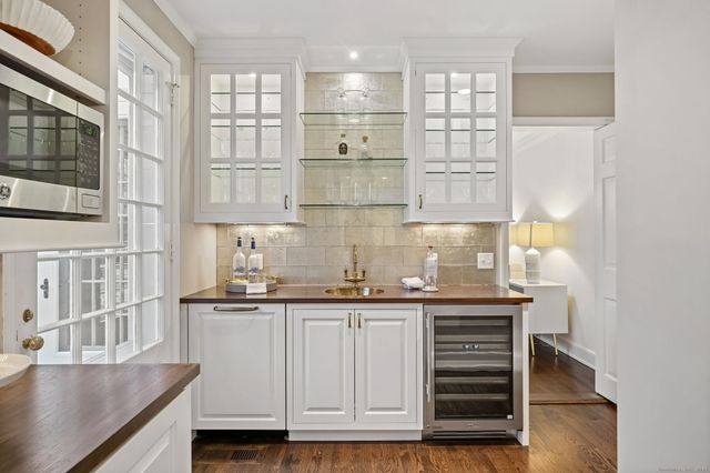 276 Greenley Road, New Canaan, CT 06840