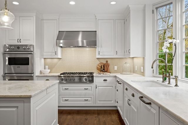 276 Greenley Road, New Canaan, CT 06840