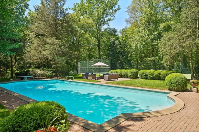 276 Greenley Road, New Canaan, CT 06840