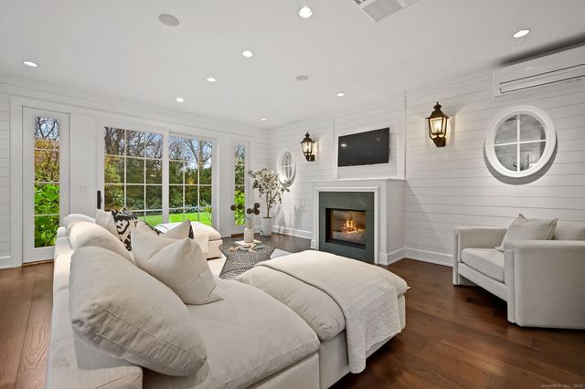 276 Greenley Road, New Canaan, CT 06840