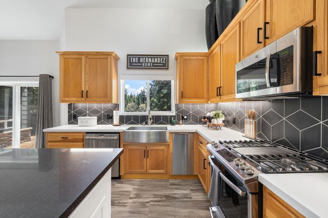 39928 Yellow Lupin Lane, Shaver Lake, CA 93664