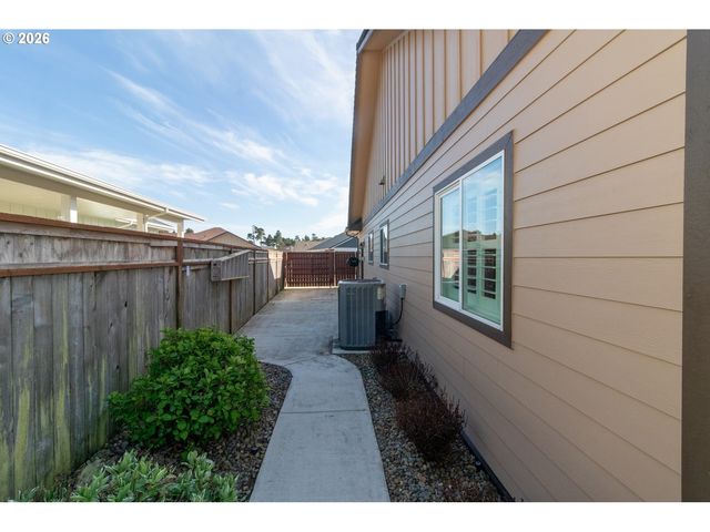 4260 CADDINGTON Ln, Florence, OR 97439