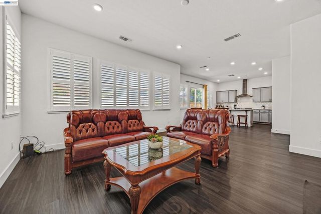 52 Redberry Loop, Brentwood, CA 94513