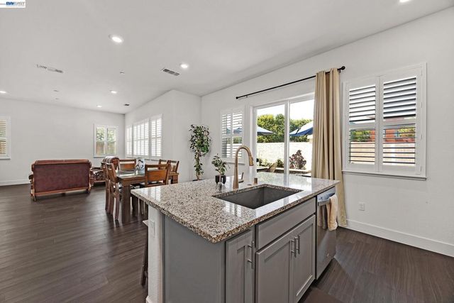 52 Redberry Loop, Brentwood, CA 94513